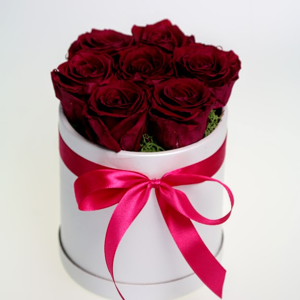 Box stabilizovaných ruží 7ks červený